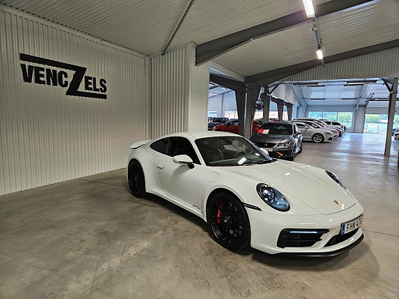 Porsche 911 Carrera GTS 2 of 5