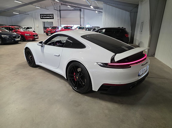 Porsche 911 Carrera GTS 5 of 14