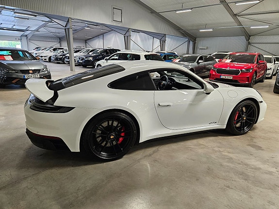 Porsche 911 Carrera GTS 3 of 5