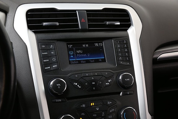 Ford Mondeo 19 of 26