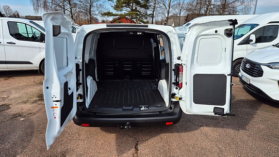 Ford Transit Courier 9 of 18