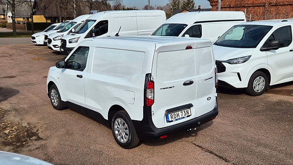 Ford Transit Courier 4 of 5