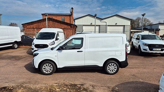 Ford Transit Courier 3 of 5