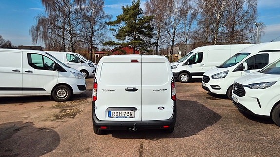 Ford Transit Courier 5 of 5