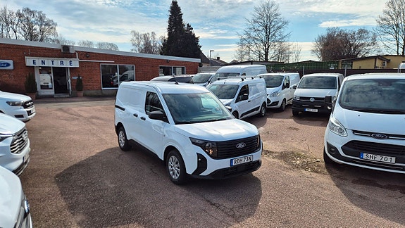 Ford Transit Courier 8 of 18