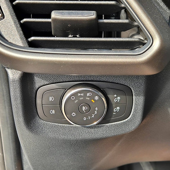 Ford Transit Courier 11 of 18
