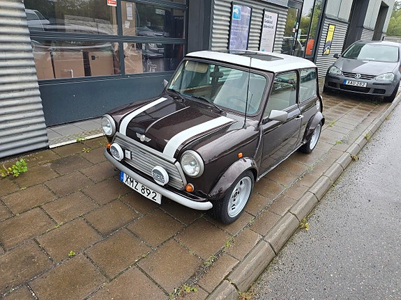 MINI Cooper 2 of 5