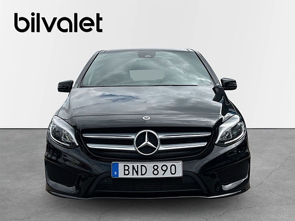 Mercedes-Benz B200 d 2 of 5
