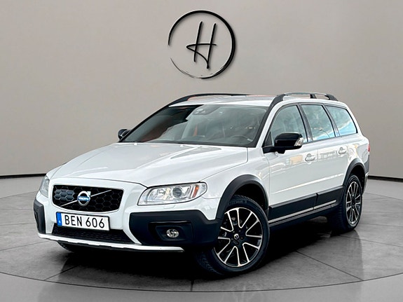 Volvo XC70 2 of 25