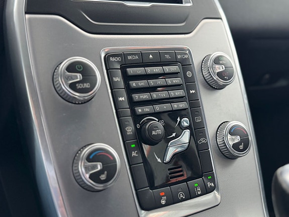 Volvo XC70 18 of 25