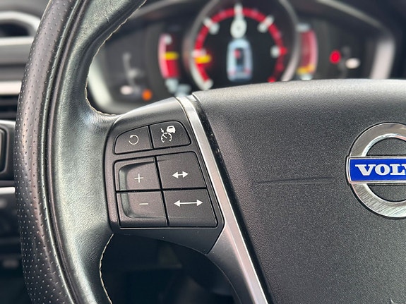 Volvo XC70 13 of 25
