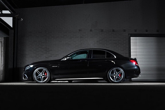 Mercedes-Benz C63 3 of 5