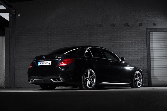 Mercedes-Benz C63 2 of 5