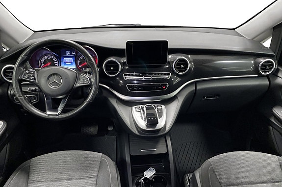 Mercedes-Benz V250 7 of 11