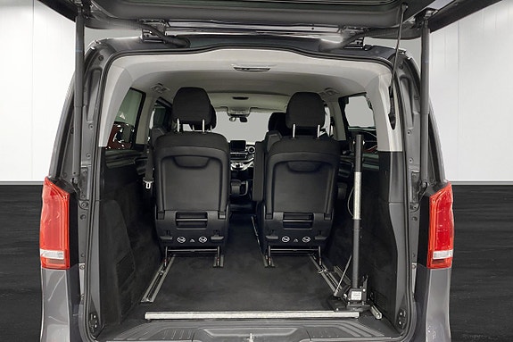 Mercedes-Benz V250 10 of 11