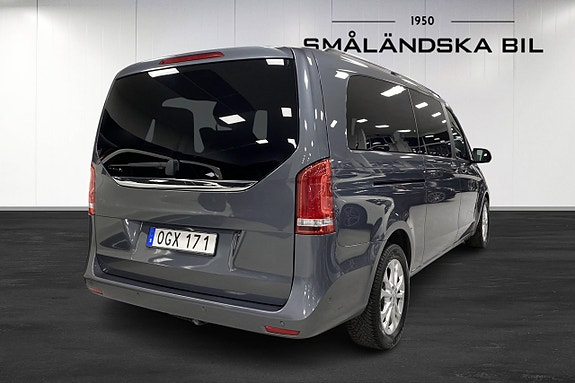 Mercedes-Benz V250 3 of 5