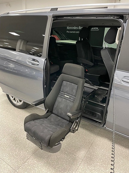Mercedes-Benz V250 11 of 11