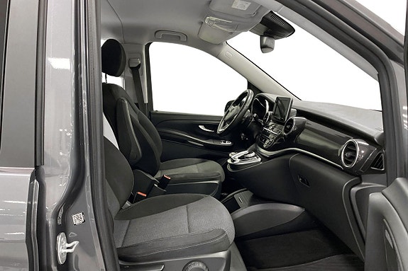 Mercedes-Benz V250 8 of 11