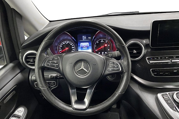 Mercedes-Benz V250 6 of 11