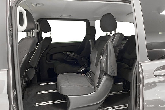 Mercedes-Benz V250 9 of 11