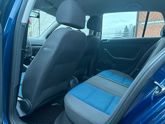 Volkswagen Golf V 10 of 12
