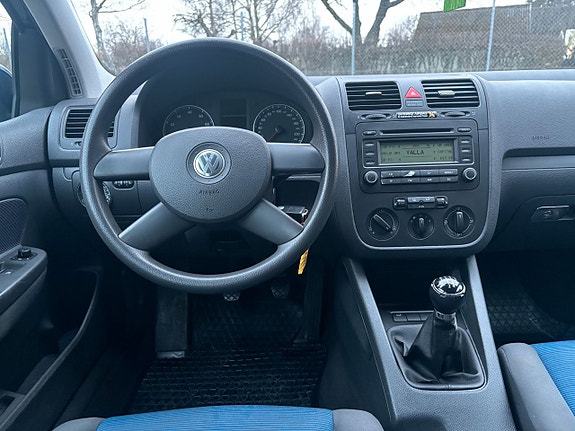 Volkswagen Golf V 9 of 12