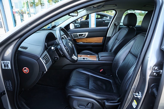 Jaguar XF 16 of 20