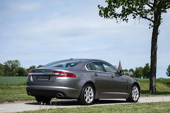 Jaguar XF 9 of 20