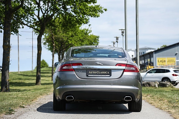 Jaguar XF 8 of 20