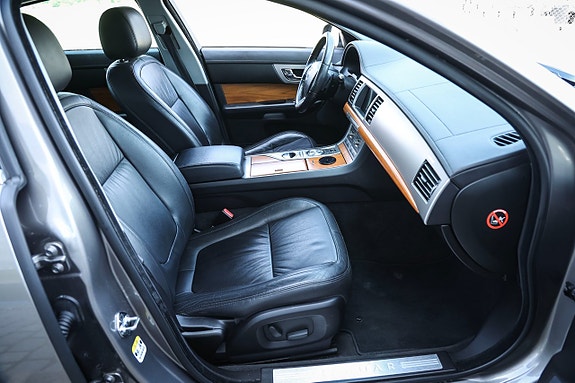 Jaguar XF 14 of 20