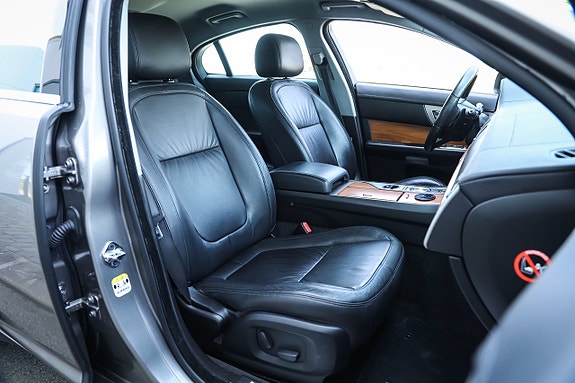 Jaguar XF 20 of 20
