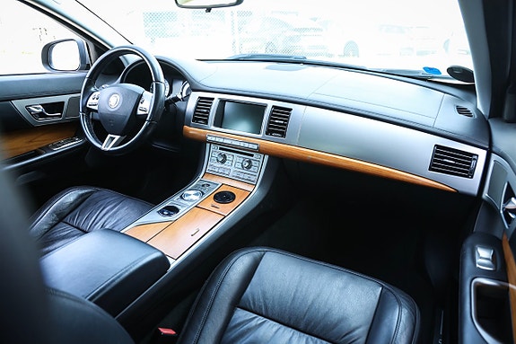 Jaguar XF 13 of 20