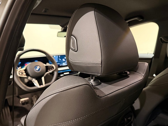 BMW 330e 7 of 12