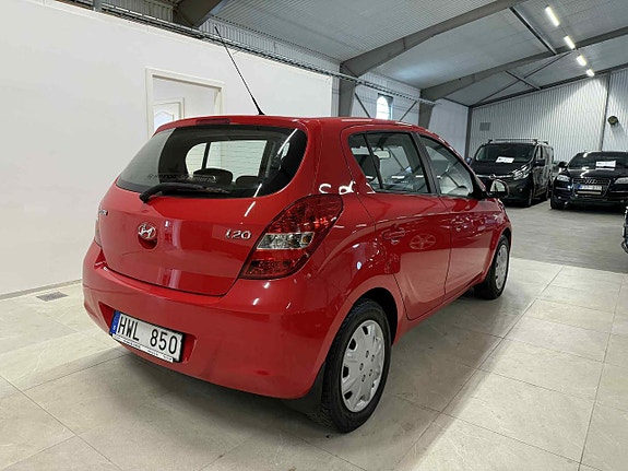 Hyundai i20 10 of 21