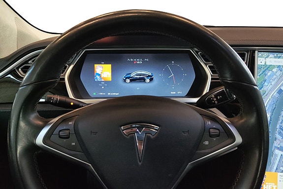 Tesla Model S 17 of 23