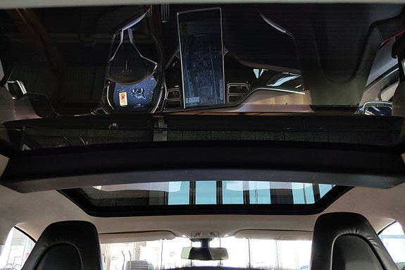 Tesla Model S 21 of 23