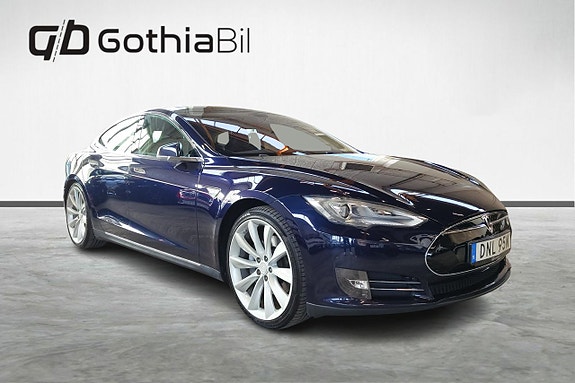 Tesla Model S 3 of 5