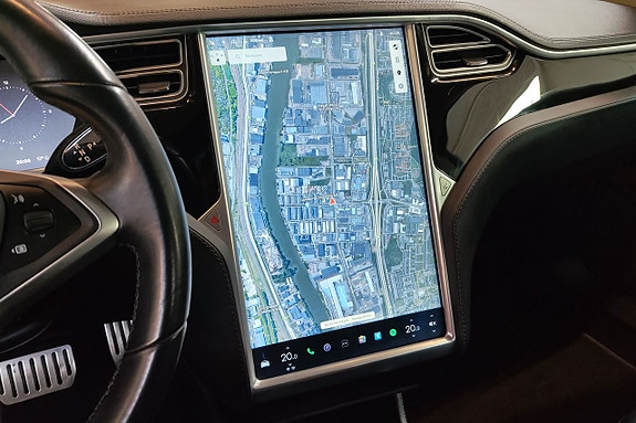 Tesla Model S 19 of 23