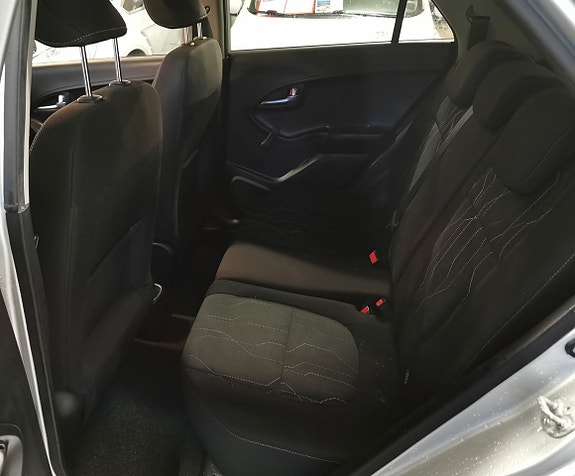 Kia Picanto 9 of 16