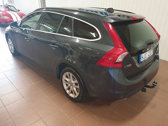 Volvo V60 2 of 8