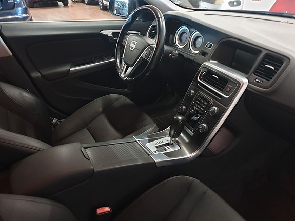 Volvo V60 4 of 8