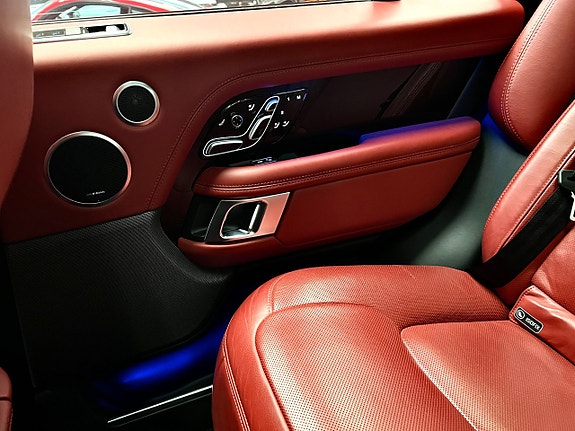 Land Rover Range Rover 25 of 30