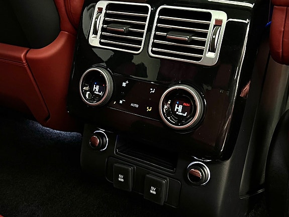 Land Rover Range Rover 26 of 30