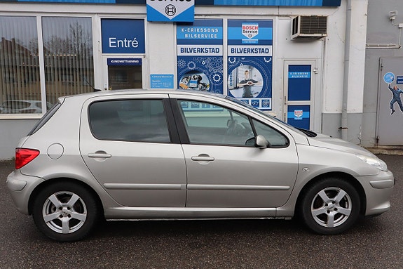 Peugeot 307 2 of 14