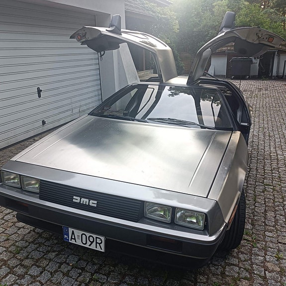 DeLorean DMC