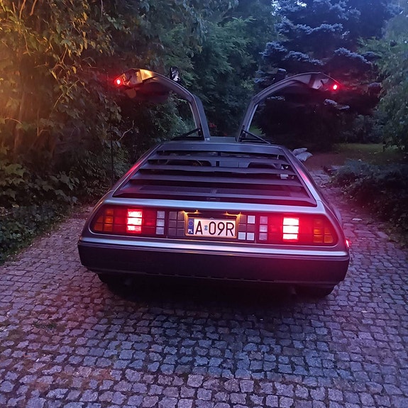 DeLorean DMC 9 of 17