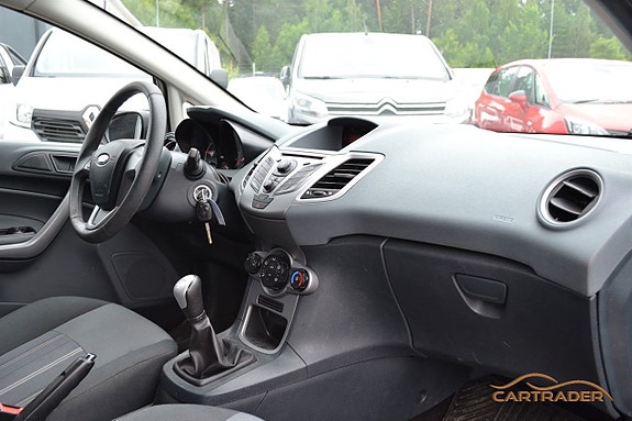Ford Fiesta 10 of 13