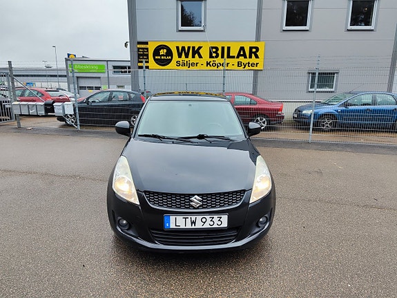 Suzuki Swift 2 of 5