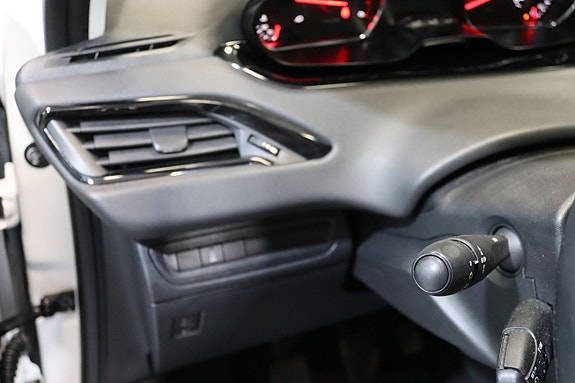 Peugeot 208 16 of 22