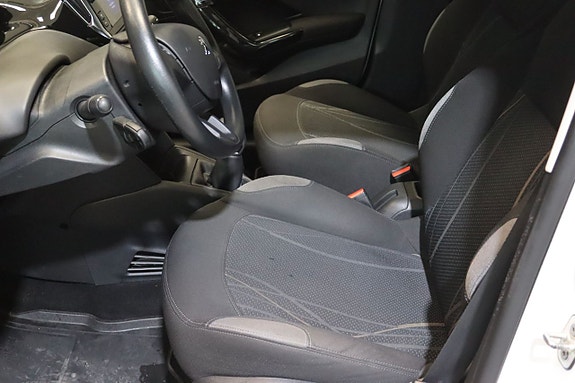 Peugeot 208 18 of 22